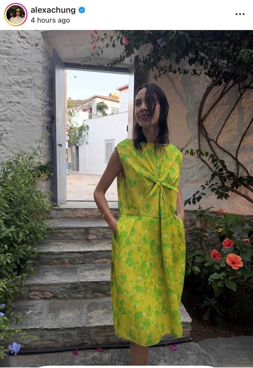 Η Αλέξα Τσανγκ στην Ελλάδα με summer style