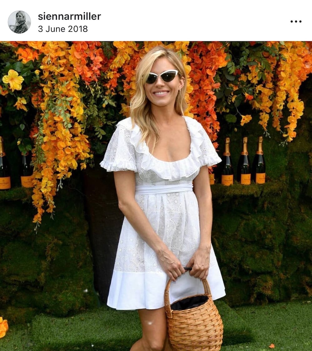 Η Σιένα Μίλερ και το milkmaid dress