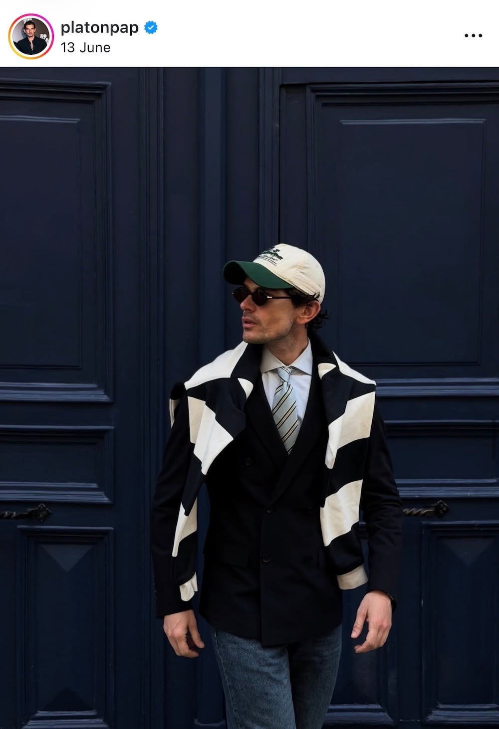Πλάτωνας Παπαγιαννόπουλος: fashion worker με ολοκληρωμένο επιμελημένο look