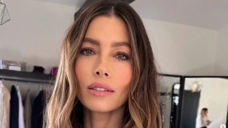 Jessica Biel: Το workout των 6 ασκήσεων που ακολουθεί στα 44 για γράμμωση σε όλο το σώμα