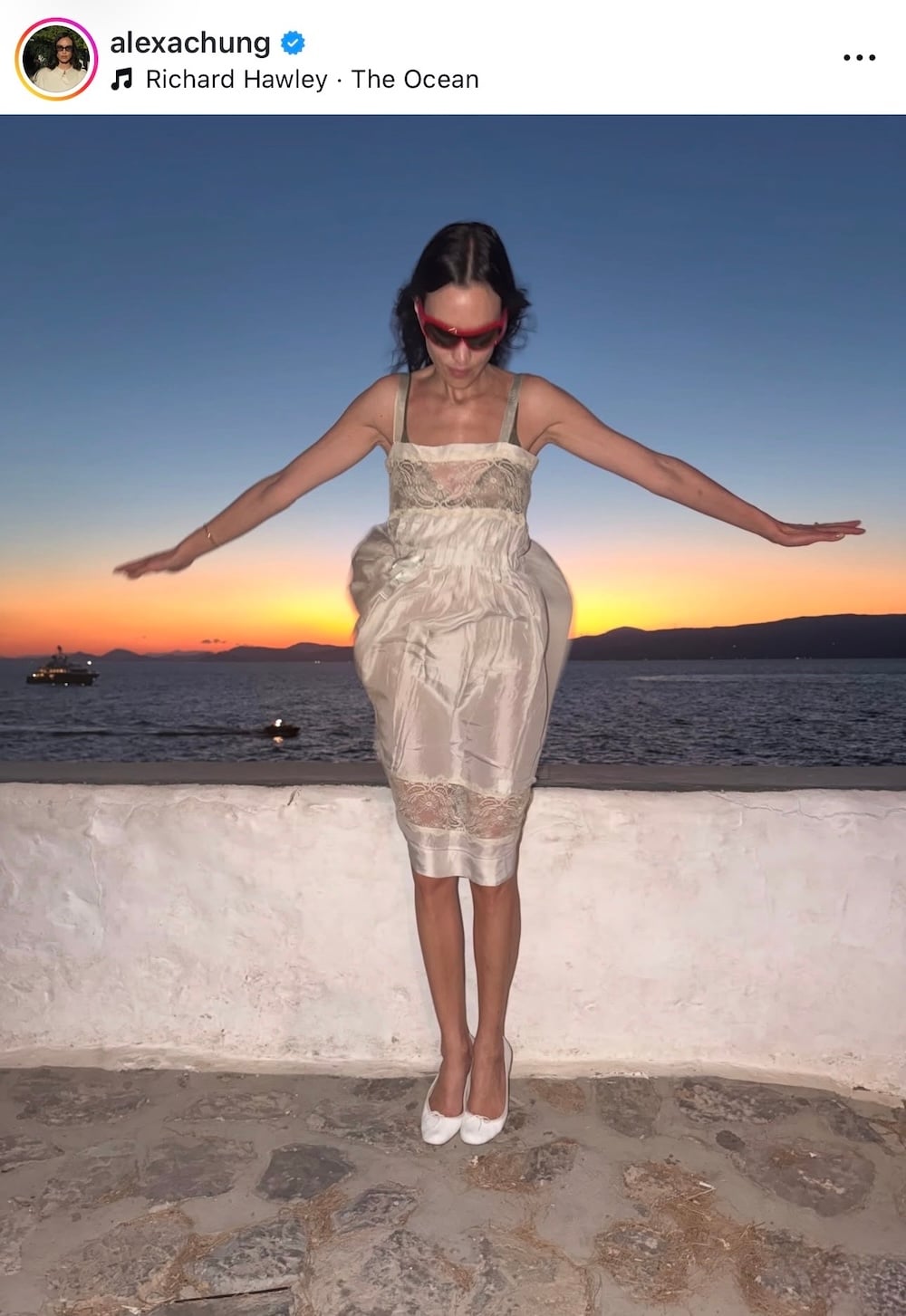 Η Αλέξα Τσανγκ στην Ελλάδα με summer style