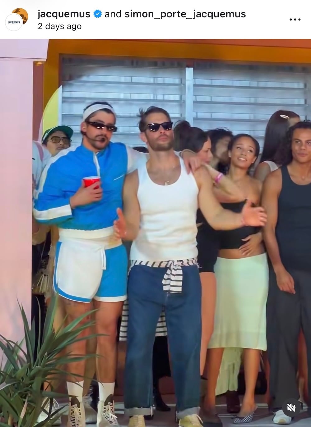Bad Bunny επέλεξε unisex look με την υπογραφή Jacquemus