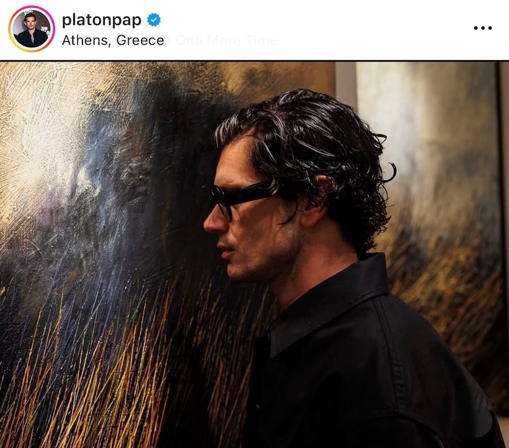 Πλάτωνας Παπαγιαννόπουλος: fashion worker με ολοκληρωμένο επιμελημένο look