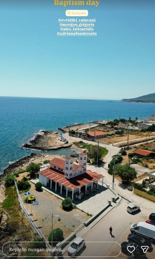 Βάφτιση του μωρού Βαλαβάνη – Μόργκαν: Οι φωτογραφίες, η συγκίνηση και τα πολλά λεμόνια