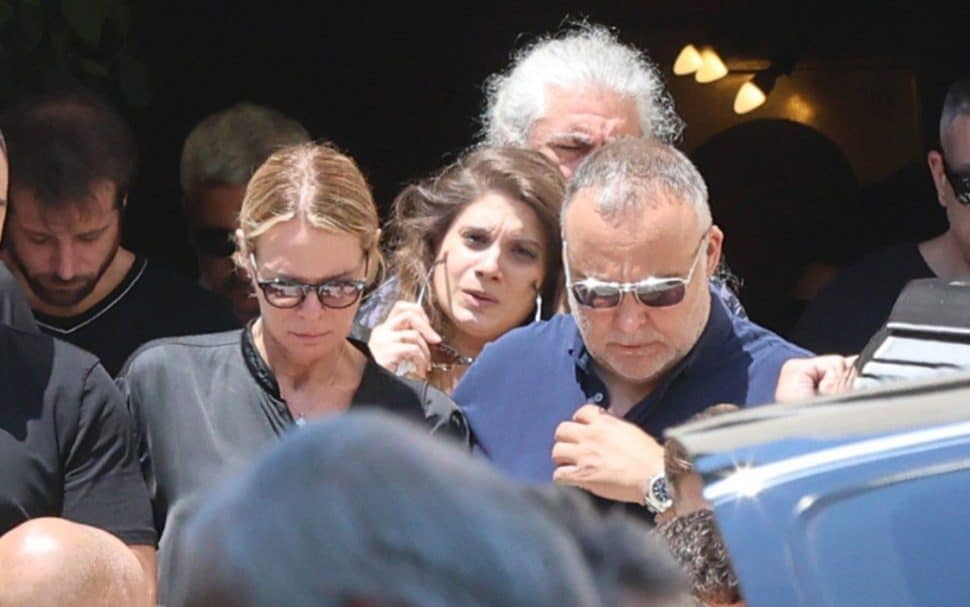 Έλενα Κατραβά: Ο άντρας-βράχος δίπλα της και ποιος τη στηρίζει στο πένθος