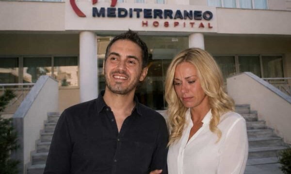Μιχάλης Χατζηγιάννης: Τι είναι η επέμβαση χολοκυστεκτομής στην οποία υποβλήθηκε; Στο πλευρό του η Ζέτα όλη τη νύχτα