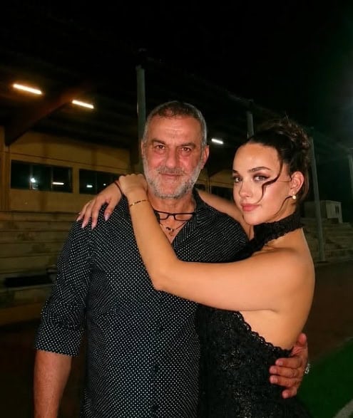 Βικτώρια Δέλλα: Το μήνυμα στην αποφοίτησή της, «Σ ένιωθα δίπλα μου μαμά μου, ελπίζω να είσαι περήφανη και…»
