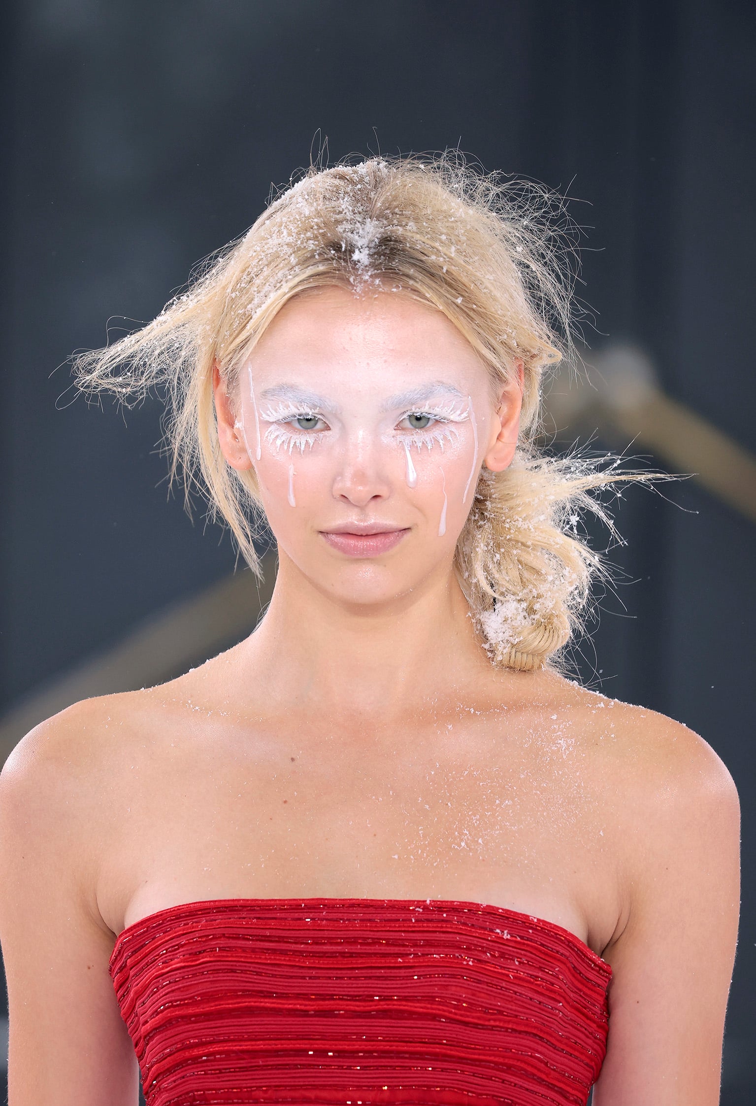 Frozen Eden: Η beauty τάση στο fashion show της Celia Kritharioti