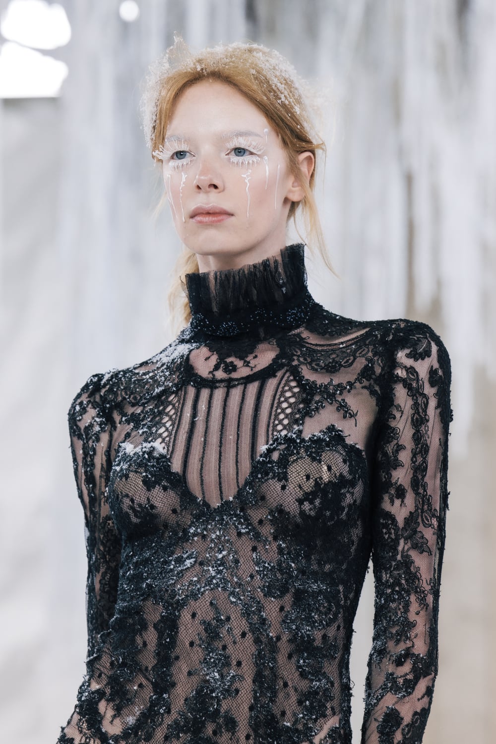Frozen Eden: Η beauty τάση στο fashion show της Celia Kritharioti
