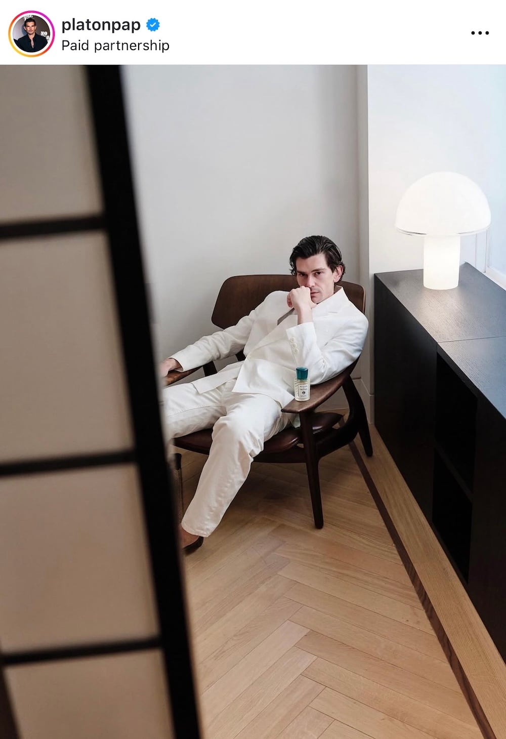 Πλάτωνας Παπαγιαννόπουλος: fashion worker με ολοκληρωμένο επιμελημένο look