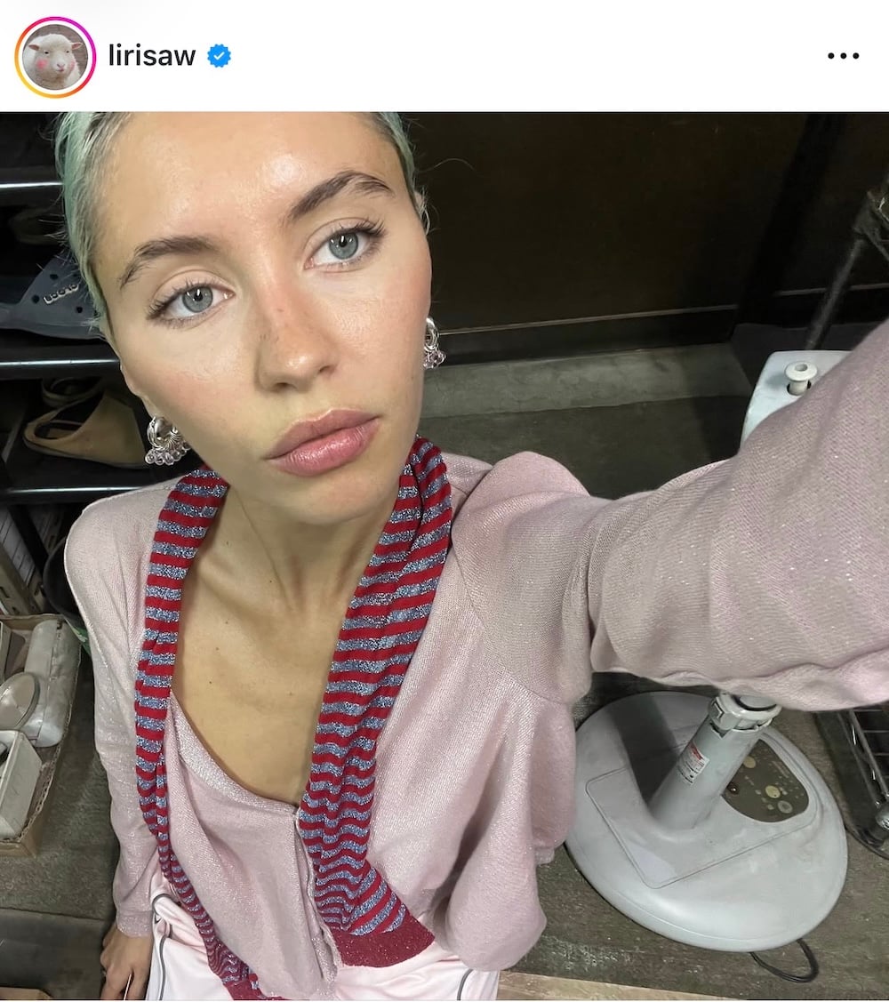 Iris Law: Το στιλ της και η μελλοντική εικόνα της μόδας