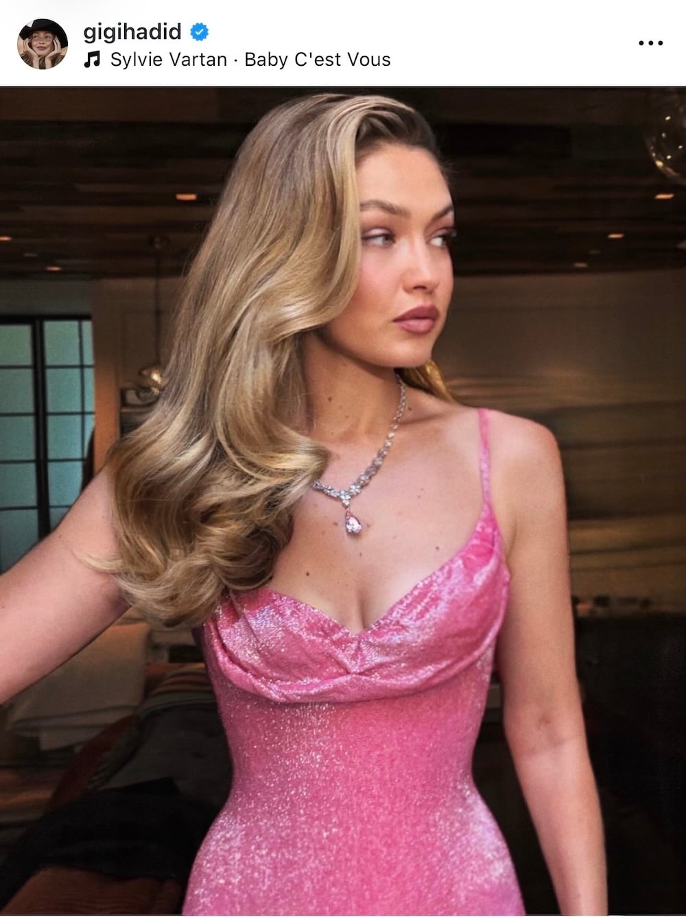 Τζίτζι Χαντίντ: Καλοκαιρινός οδηγός για outfits σε μία της post