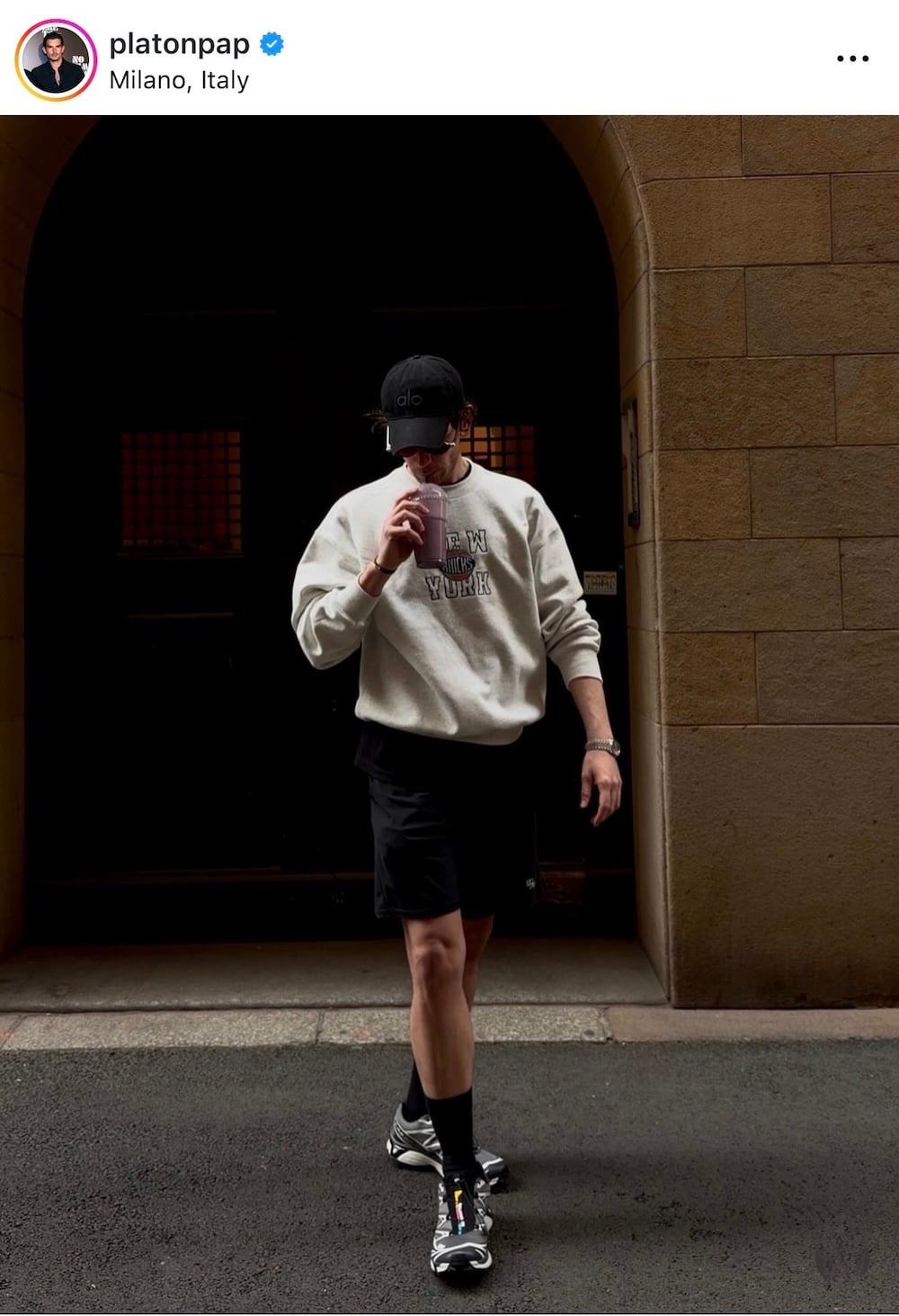 Πλάτωνας Παπαγιαννόπουλος: fashion worker με ολοκληρωμένο επιμελημένο look