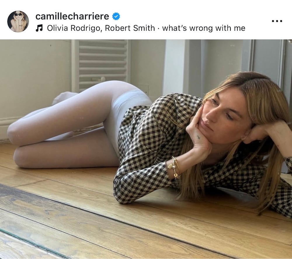 Camille Charriere: Η εκπρόσωπος του edgy classic style