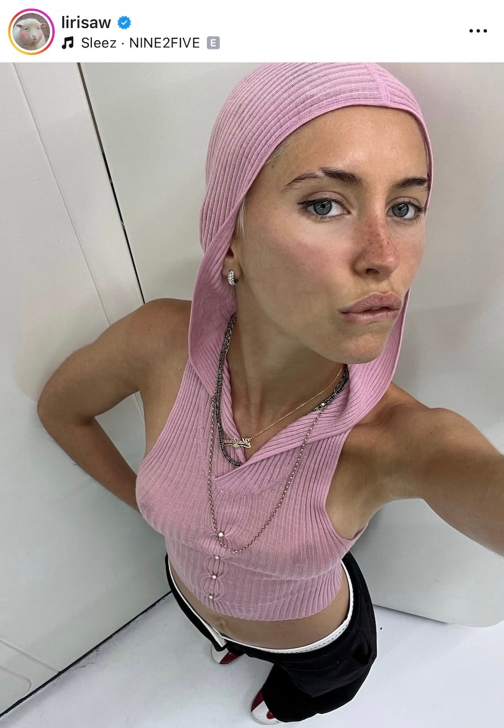 Iris Law: Το στιλ της και η μελλοντική εικόνα της μόδας