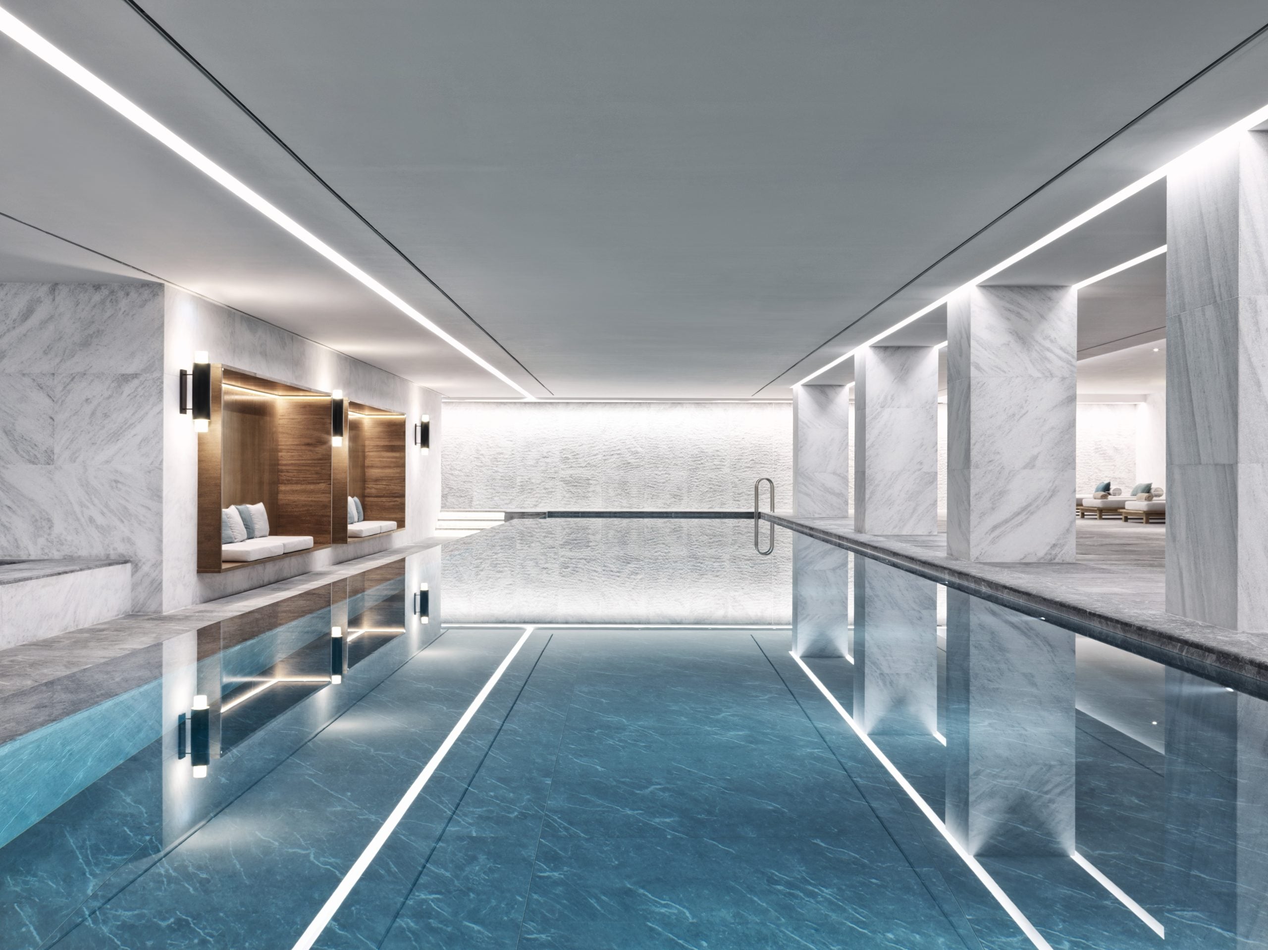 Branded spa του Grand Hyatt Athens με εσωτερική πισίνα και χαλαρωτικό φωτισμό