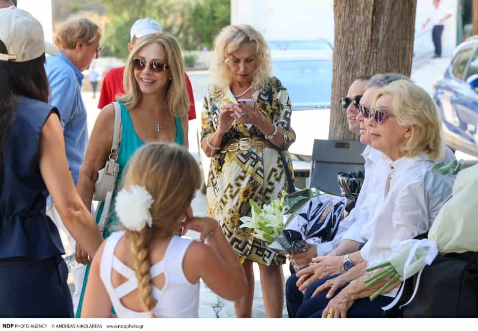 Βουγιουκλάκη: Δεν πήγε ο γιος της, Γιάννης Παπαμιχαήλ, στο μνημόσυνο – Κλαίει η Αλίκη από τον ουρανό (Ποιοι παρευρέθηκαν;)