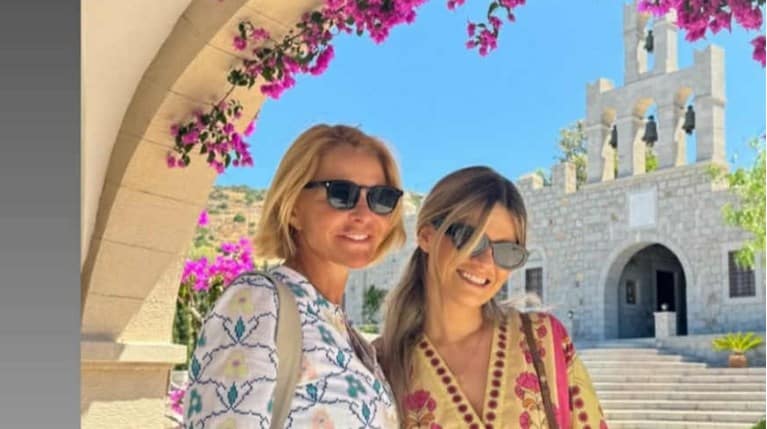 Μπαλατσινού: Το δημοσίευμα που την πλήγωσε, ο Κικίλιας και το δράμα της παραλίας – «Γυρίζουν κεφάλια να δουν αν έχω κυτταρίτιδα»