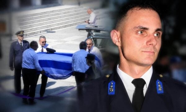 Κλαίει το Αγρίνιο για τον άτυχο 27χρονο πυροσβέστη: Θρήνος στην κηδεία του Κωνσταντίνου Λαιμοδέτη-Με τιμές ήρωα το τελευταίο αντίο (φωτο)