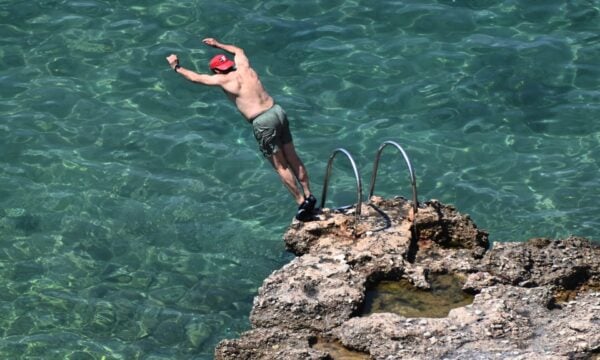 Ένας στους δύο Έλληνες δεν έχει χρήματα για μία εβδομάδα διακοπών