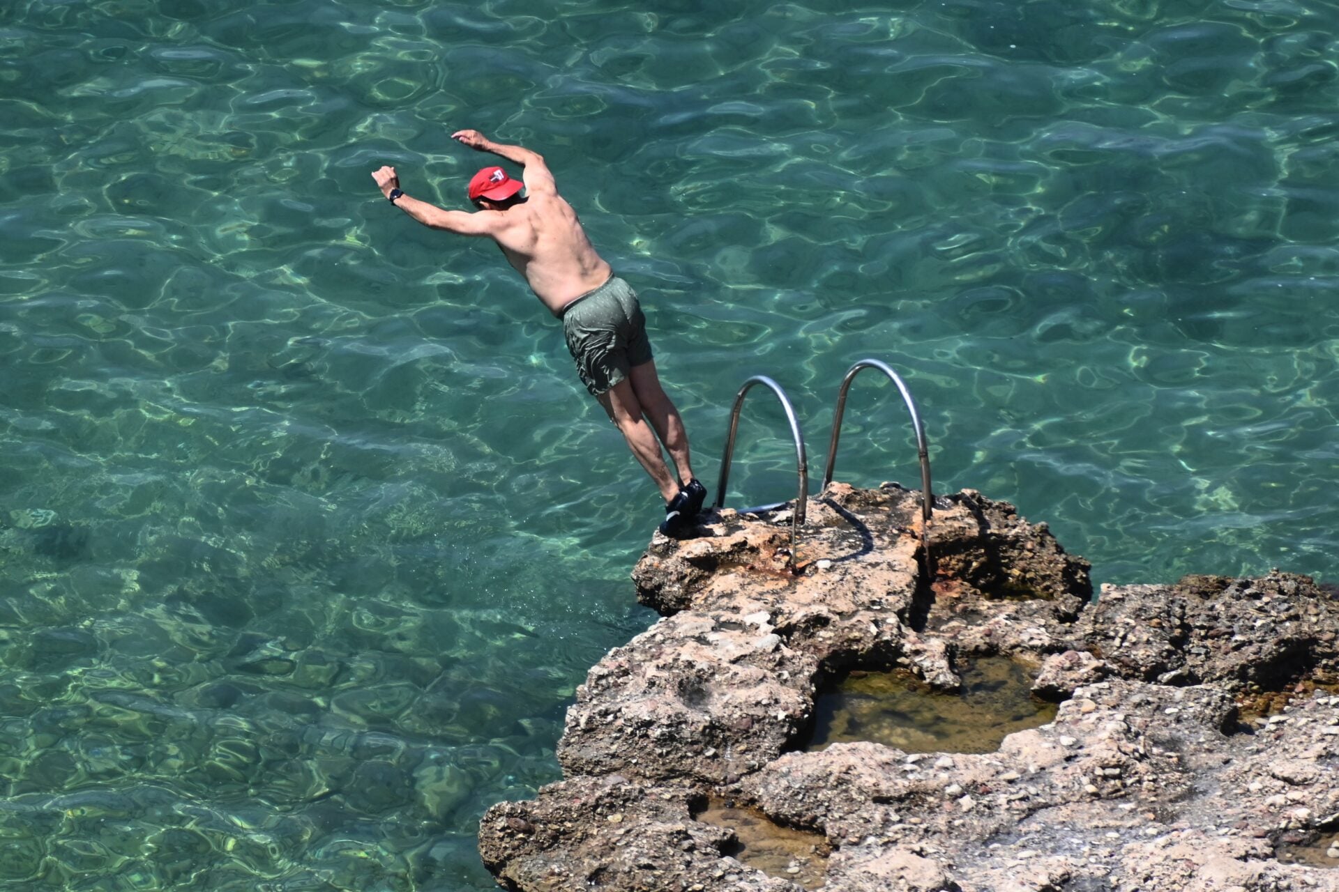 Ένας στους δύο Έλληνες δεν έχει χρήματα για μία εβδομάδα διακοπών