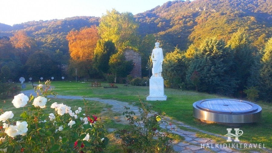 Χαλκιδική: Αξιοθέατα πέρα από τις παραλίες που αξίζει να ανακαλύψεις