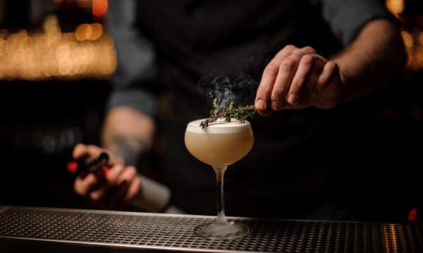 Cocktails και mocktails με ελληνικά και κυπριακά βότανα