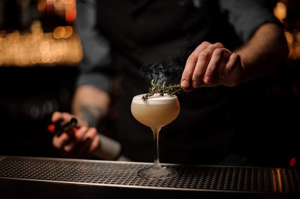 Cocktails και mocktails με ελληνικά και κυπριακά βότανα