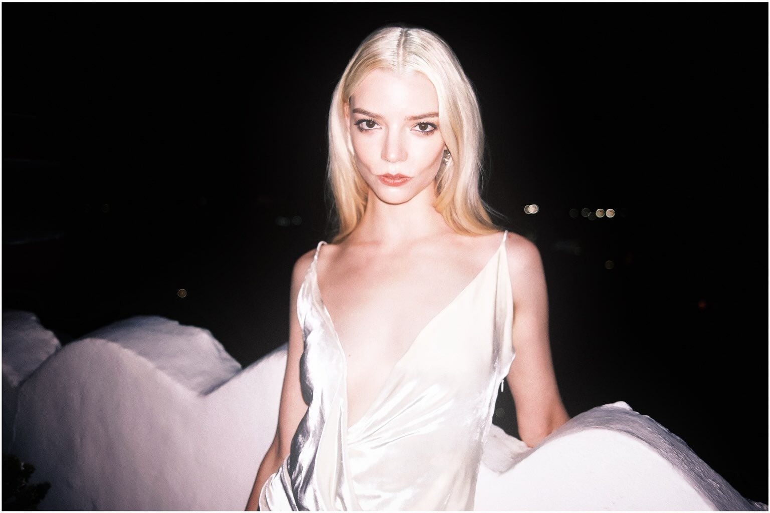 Anya Taylor-Joy: Το lingerie dressing σε άλλο επίπεδο