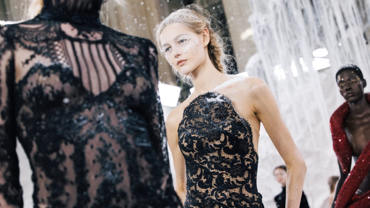 Frozen Eden: Η beauty τάση στο fashion show της Celia Kritharioti