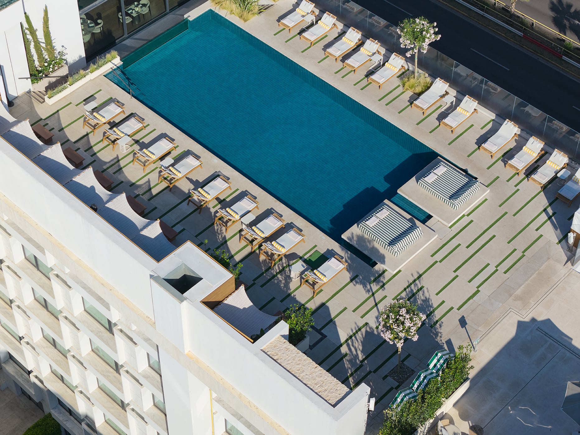 Grand Hyatt Athens: infinity rooftop πισίνα και όαση πολυτέλειας σε άλλη διάσταση