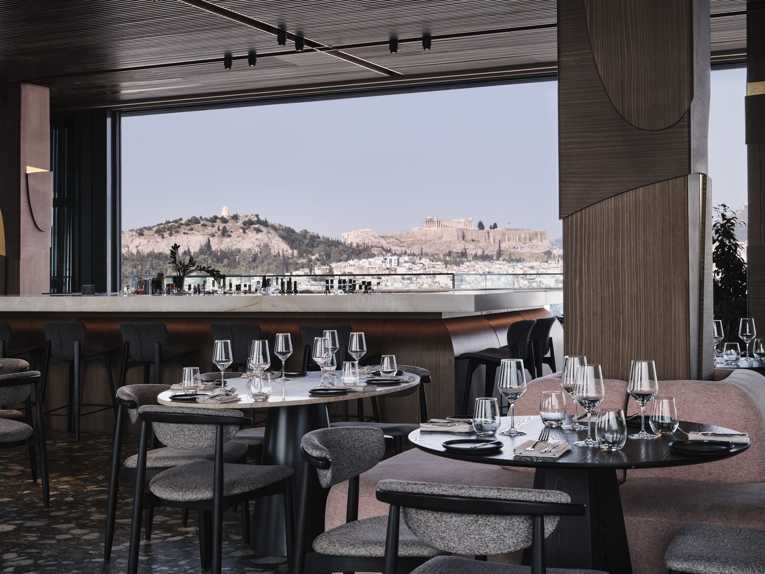 Εστιατόριο στον 8ο όροφο του Grand Hyatt Athens με πανοραμική θέα στην Ακρόπολη