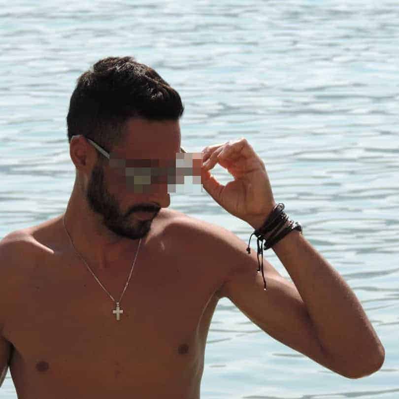 Σύρος: Η άγνωστη ζωή και το μεγάλο πάθος του γόη εργολάβου – Φωτογραφίες από την καθημερινότητά του