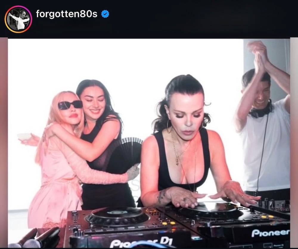 Debi Mazar: δεν ακολούθησε ποτέ τη μόδα, εξελίχθηκε μαζί της