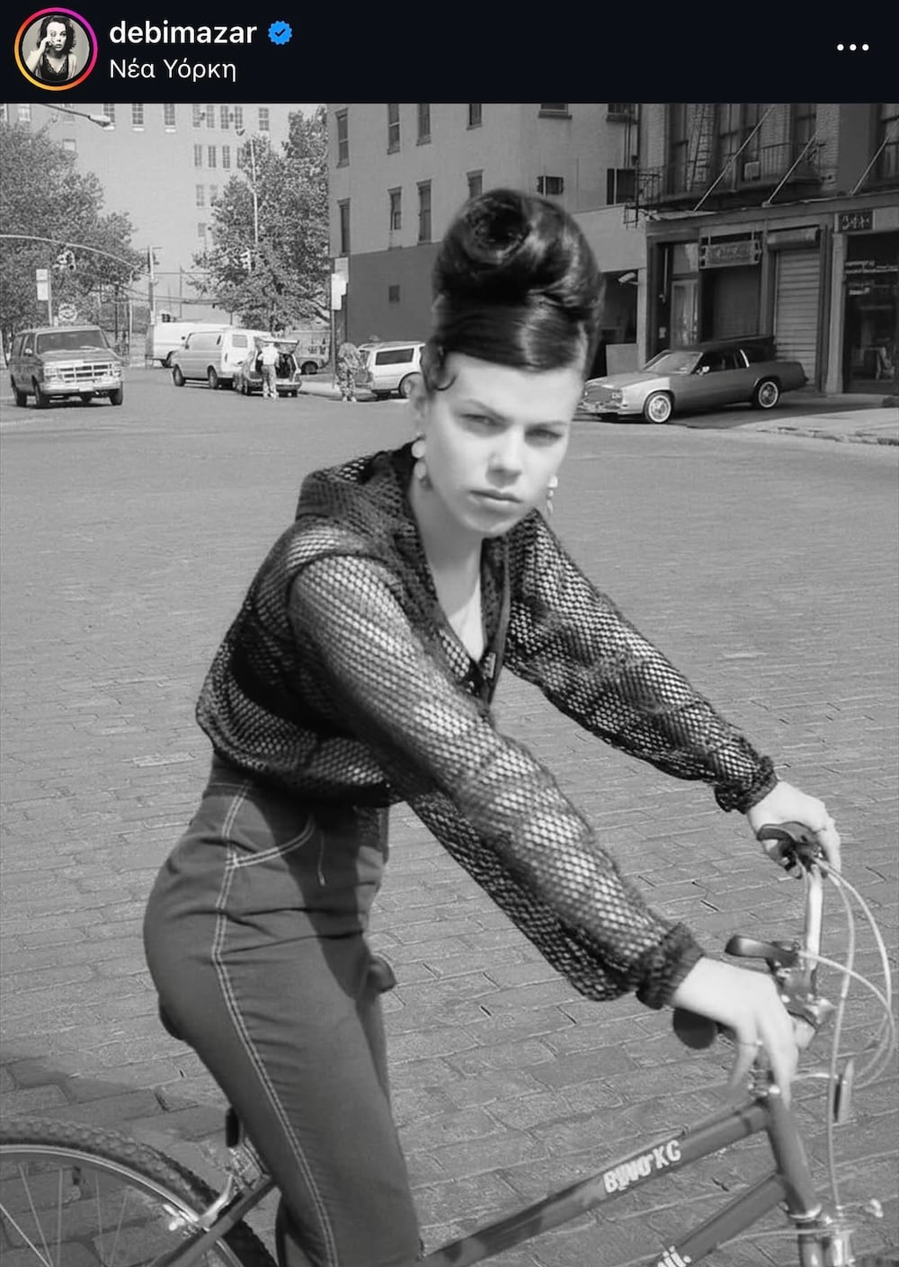 Debi Mazar: δεν ακολούθησε ποτέ τη μόδα, εξελίχθηκε μαζί της
