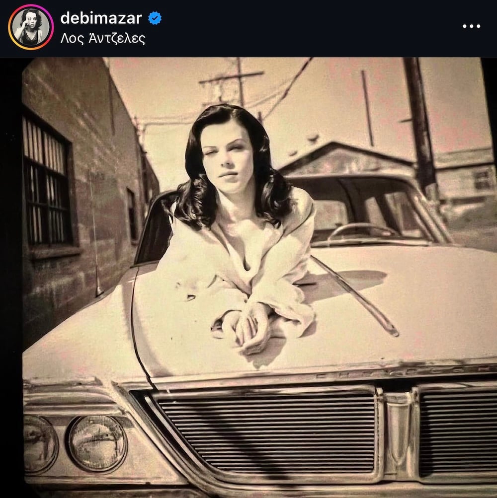 Debi Mazar: δεν ακολούθησε ποτέ τη μόδα, εξελίχθηκε μαζί της