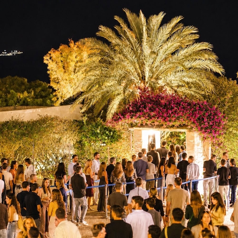 Island Club Restaurant: 5 designer looks για τα πιο glamorous βράδια στην Αθηναϊκή Ριβιέρα