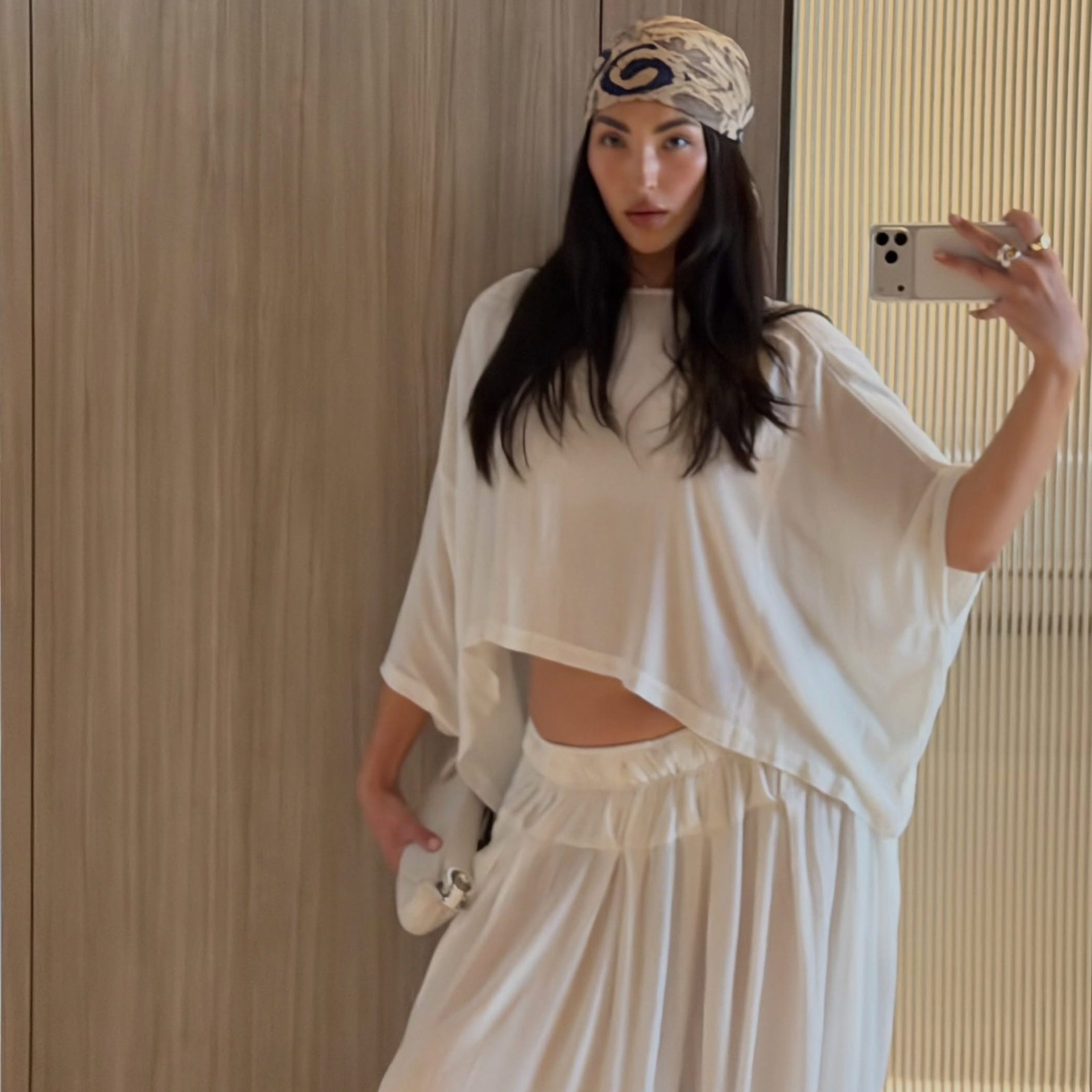 Βαλίτσα διακοπών για mid & plus size κορίτσια: 4 looks που αναδεικνύουν τις καμπύλες