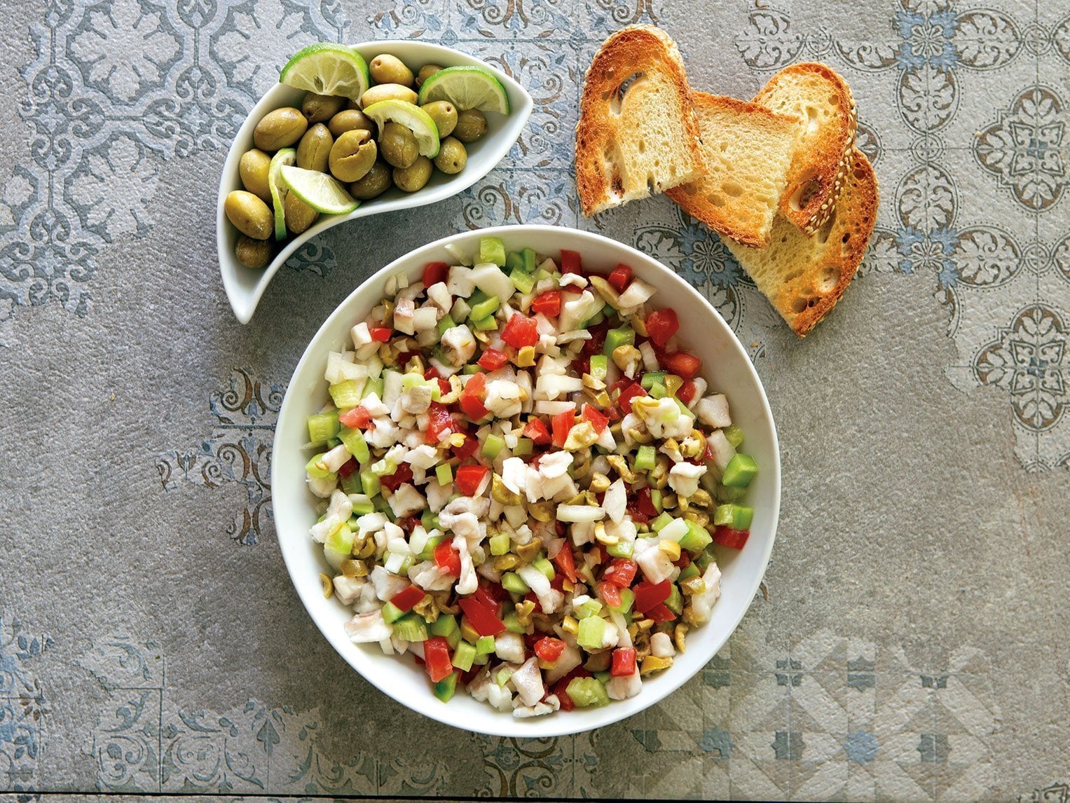 Ceviche με λαβράκι και τσακιστές ελιές