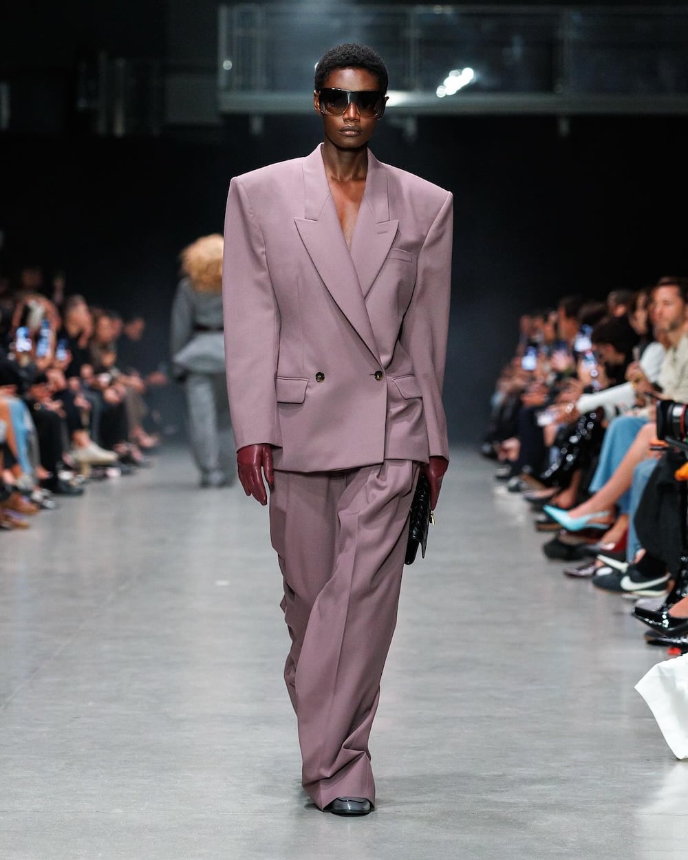 Onion pink: η τάση της σεζόν μετά το butter yellow
