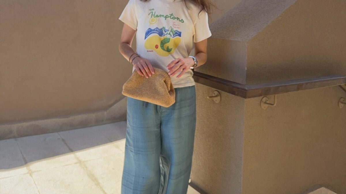 T-shirt: ποια αφήνουμε στη ντουλάπα και ποια φοράμε τώρα
