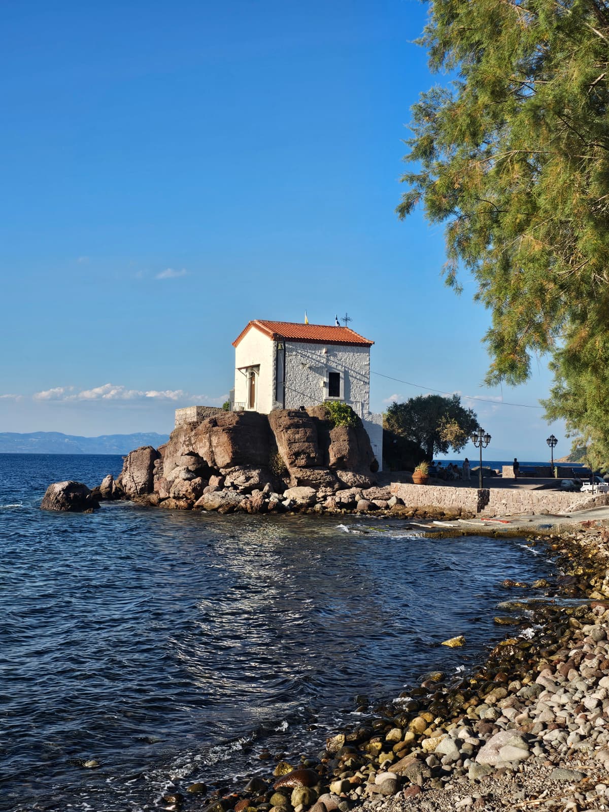 Η Λέσβος αντιστέκεται ακόμα