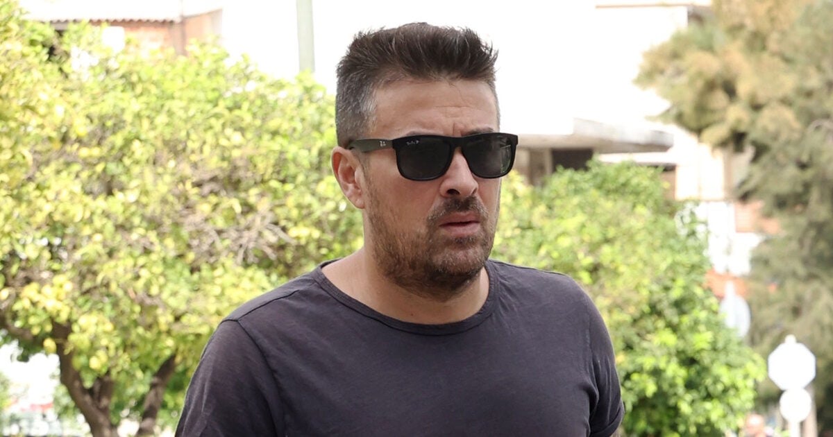 Γιάννης Αϊβάζης: Φωτογραφία από την παραλία με τη νέα του σύντροφο