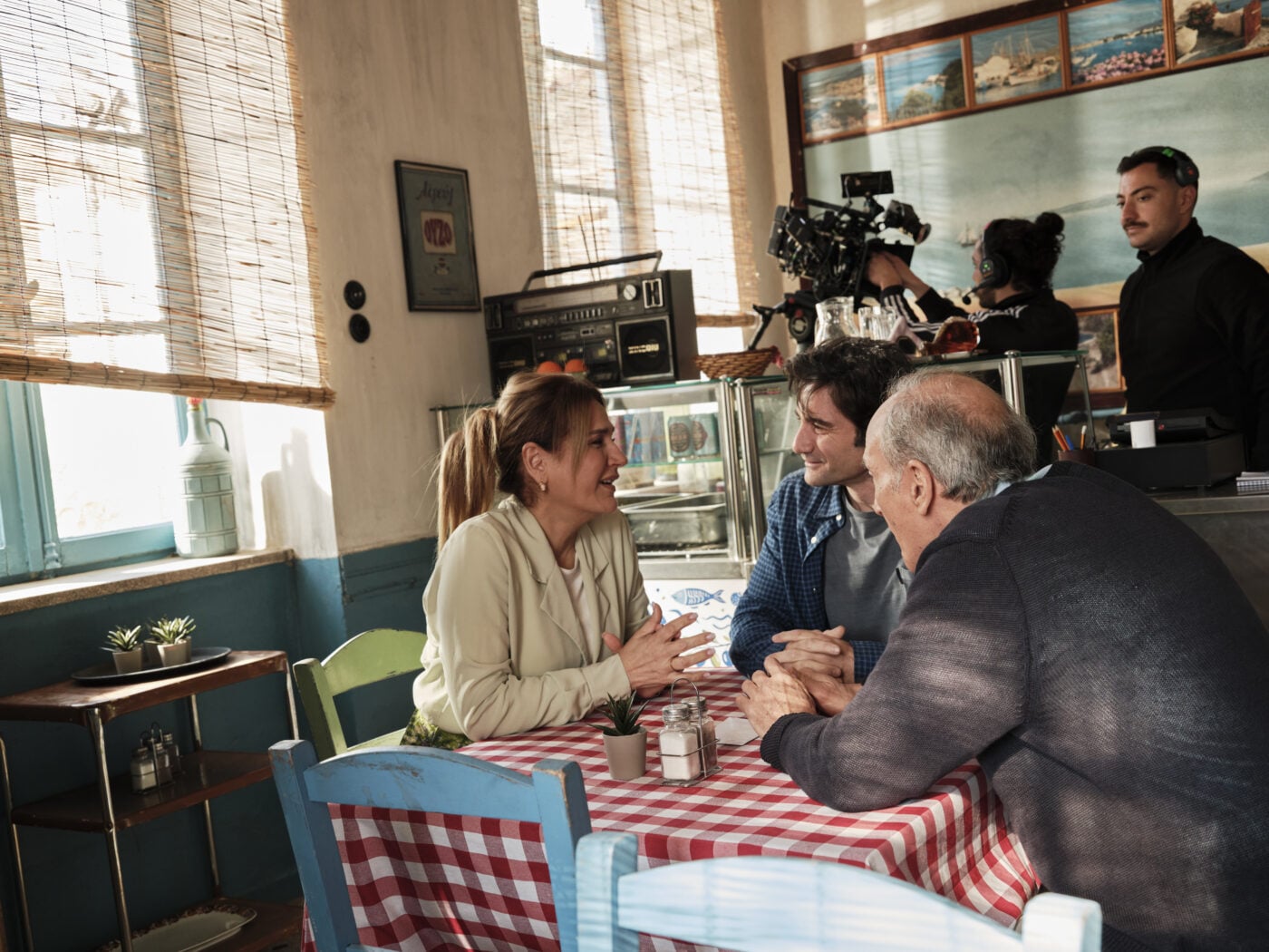 «Κάμπινγκ»: Backstage φωτογραφίες από τα γυρίσματα της νέας σειράς του Mega
