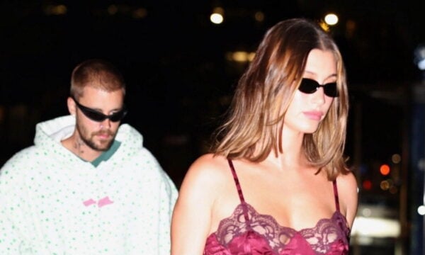 Justin και Hailey Bieber στην Ελλάδα για τις οικογενειακές τους διακοπές: Οι βόλτες στις Σπέτσες και το γεύμα δίπλα στη θάλασσα