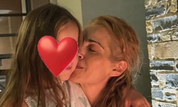 Τζένη Μπότση: Τα 54α γενέθλιά της και η έκπληξη των φίλων της – Φωτογραφίες, βίντεο