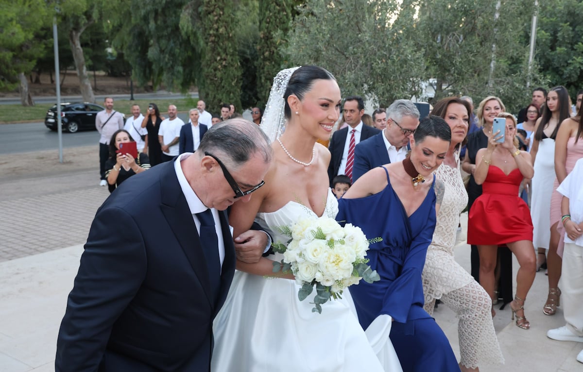 Δώρα Παντέλη – Τζον Μεραμβελιωτάκης: Φωτογραφίες από τον γάμο τους
