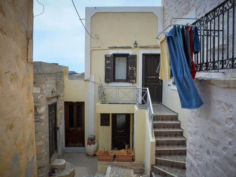 Η οικογένεια της διασώστριας απορρίπτει τον ισχυρισμό περί ληστείας: «Πήγε μέρα μεσημέρι με τη στολή της να κλέψει;»