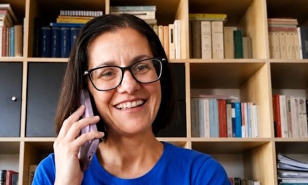 Ρόζα Φραγκοράπτη: Η Ελληνίδα που έντυσε με τη λύρα της την παραγωγή του Νόλαν αποκαλύπτει το παρασκήνιο της συνεργασίας τους