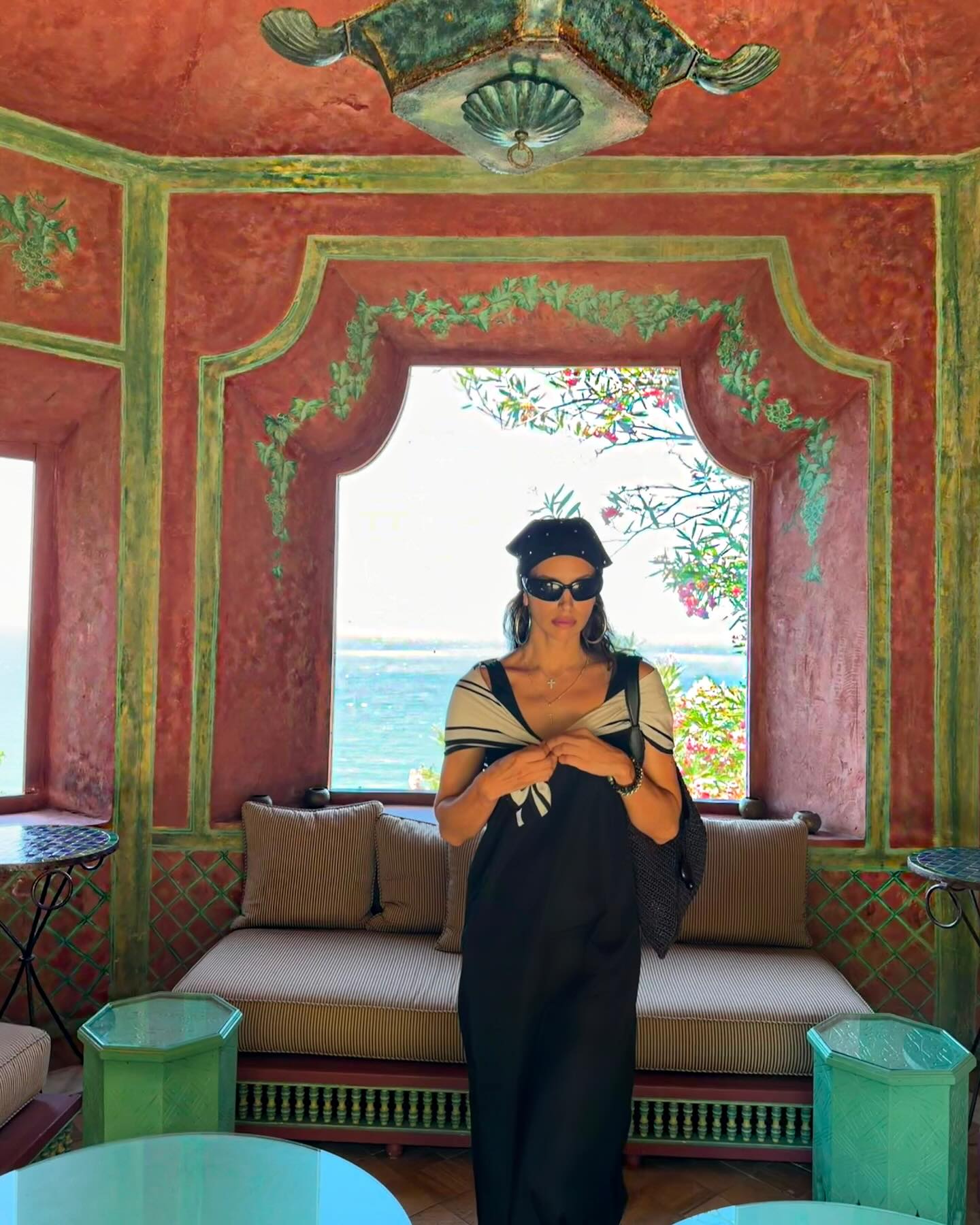 Irina Shayk: 3 τρόποι να φορέσεις ένα μαντήλι